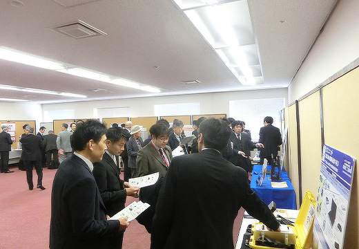 【写真】 機器展示会の模様